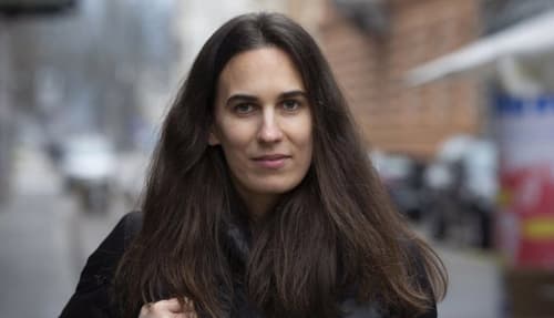 (INTERVJU) Razmislek o dveh svetovih: digitalnem in resničnem – in zakaj se je Tina Vrščaj odločila za slednjega