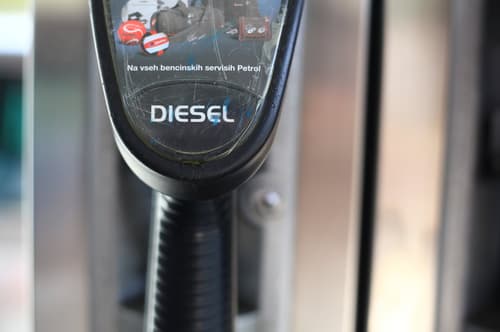 Vlada bo sprostila del varnostnih zalog dizelskega goriva