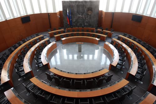 Pred prvo sejo DZ: To so poslanci z najnižjim absolutnim številom prejetih glasov