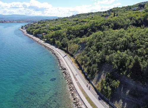 "Ne bi rekel, da sem nevaren voznik." Hudo poškodovanemu kolesarju na obalni cesti ni pomagal