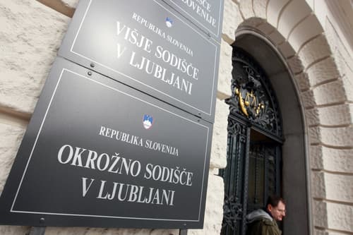 Sodišče obtoženemu izreklo manj kot šest mesecev zapora, ker ga je oškodovanec izzval k pretepu