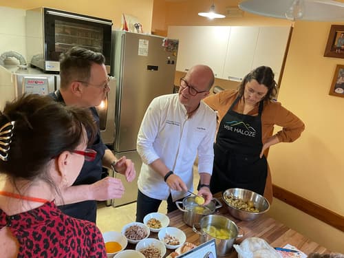 Na gradu Borl stoječa večerja z dobrotami Haloz in lokalnimi vini
