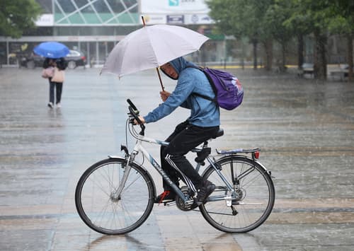 Preverili smo, kakšno vreme nas čaka v počitniškem tednu. Začelo se bo z dežjem, kakšen pa bo vikend?
