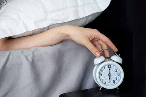 Strokovnjak razkriva: Ta večerni prigrizek pomaga pri boljšem spancu