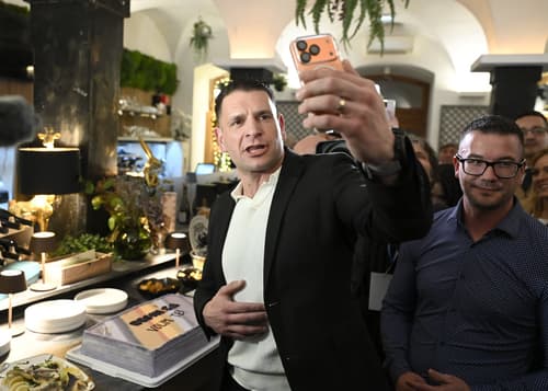 (REKLI SO) Mladi ne obračajo hrbta vrednotam zato, ker bi jih zavračali. Na levi jim jih nihče ne zna več prodati