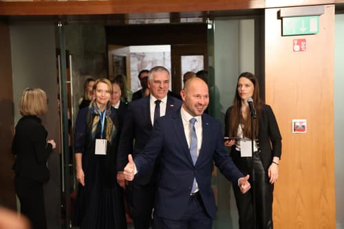 (POGLED) Kolumna Marka Crnkoviča: Volja ljudi? Kaj to pomeni? Da bi zdaj skoraj vse stranke morale oblikovati vlado?