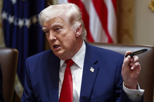 Hormuška ožina: Donald Trump Iranu še enkrat podaljšal rok