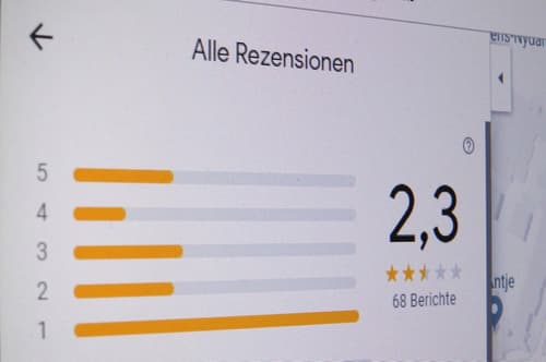 Nove spletne prevare: Plačali so mu za pisanje lažnih ocen na Googlu, potem pa so ga poskusili ogoljufati