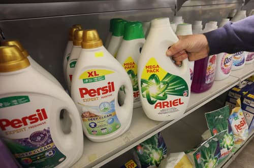 (ODZIV) V Miklavžu zasegli 34 ton detergentov: Tržni inšpektorat spornih detergentov ne more umakniti s polic