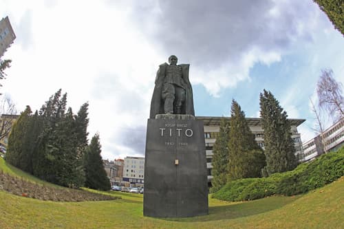 Po obglavljenem Titu v Velenju večji nadzor spominskih obeležij