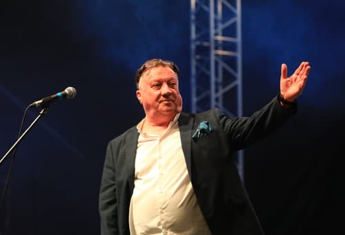 Na grobu legendarnega Halida Bešlića se je pojavilo sporočilo, ki trga srce