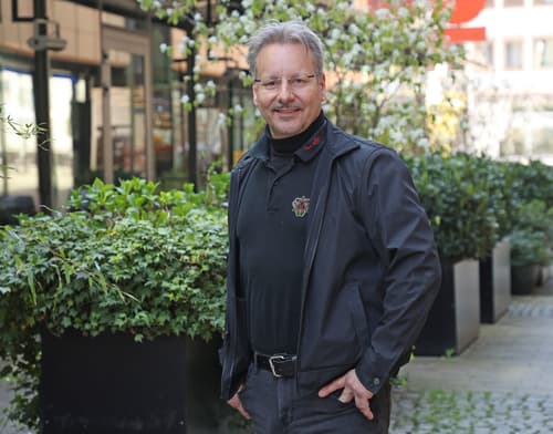 Toni Hamler: Če zmorem ustvariti takšne obleke iz tapet, kaj šele lahko naredim z vašimi domovi