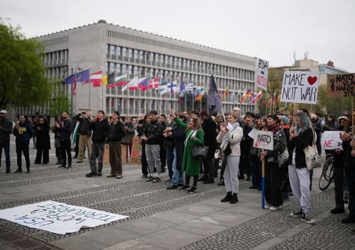 (FOTO) V Ljubljani protestirali proti vojnam, genocidu in militarizaciji: Nočemo vaših vojn!