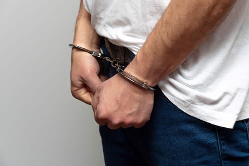 Policija je aretirala 17-letnika, ki je v zagrebški soseski ustrelil znanca