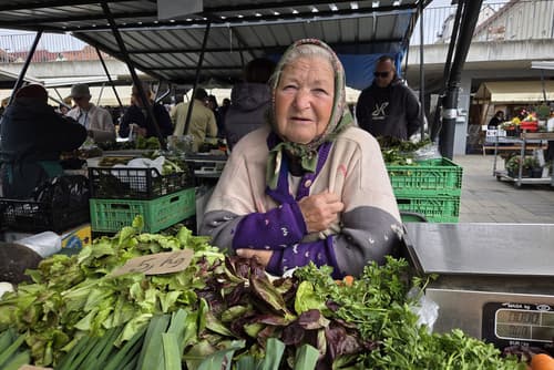 Kdo je branjevka, ki ima na osrednji mariborski tržnici že skoraj polstoleten staž?