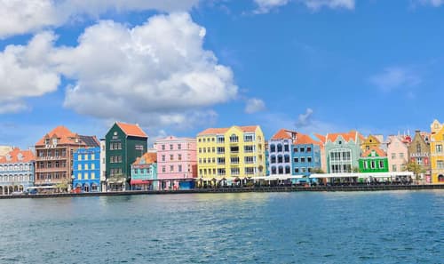 Curaçao: karibski mozaik barv, vetra in turkiznih globin