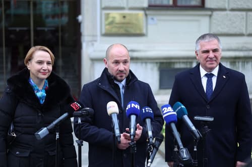 "Ne moreš zahtevati, da odstopi!" Je Marko Lotrič na nezdružljivih funkcijah? V Levici so še bolj prepričani, da je