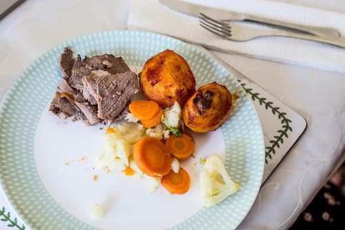 (RECEPT) Jagnjetina s krompirjem
