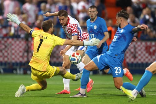 (FOTO) Slovenija ni zdržala, Hrvati se na SP odpravljajo z zmago v Varaždinu
