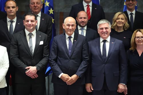 (EVIDENCA TEDNA) O napuhu v vladi, politični policiji, miličniški pameti in kako osebi povedati, da je radikalno nevedna
