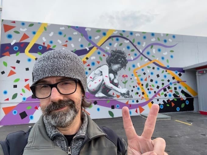 Umetnik Aleksander Fenos opravil velik grafitarski izziv
