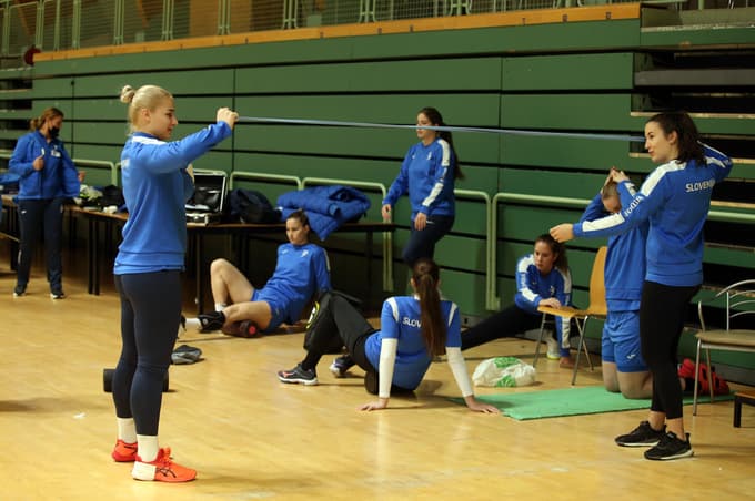 Optimizem v slovenski ekipi so načele poškodbe.