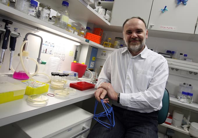 (PORTRET TEDNA) Roman Jerala: Komunikator znanosti in krotilec neumnosti