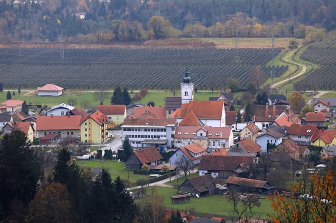 Občina Selnica ob Dravi s 4493 prebivalci (leto 2020) meri skoraj 65 kvadratnih kilometrov. Po površini se med slovenskimi občinami uvršča na 105. mesto in obsega 14 naselij. Foto: Andrej PETELINŠEK