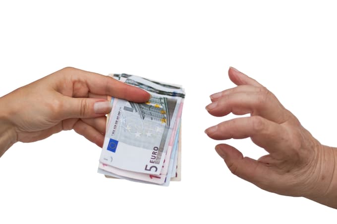 Če vam je premije dodatnega pokojninskega zavarovanja plačeval delodajalec, ni nujno, da boste lahko vsa privarčevana sredstva dvignili naenkrat.