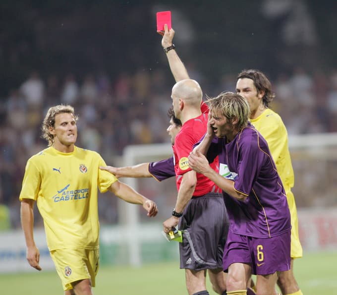 Rdeči karton za Diega Forlana