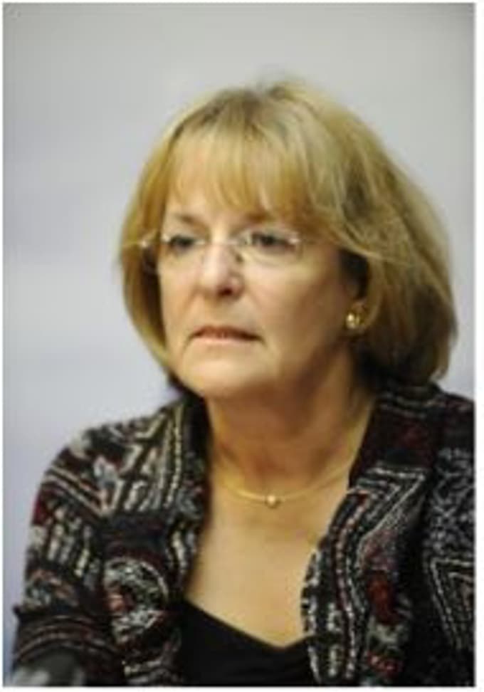 Alenka Kraigher pravi, da je epidemija dogajanje v družbi, zato je nujno treba razumeti, da so prizadeti vsi, ne le oboleli.