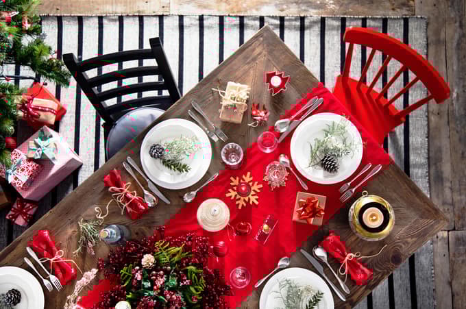 Če je praznična miza lepo pogrnjena, vam bo nahranila dušo, še preden poskusite hrano.