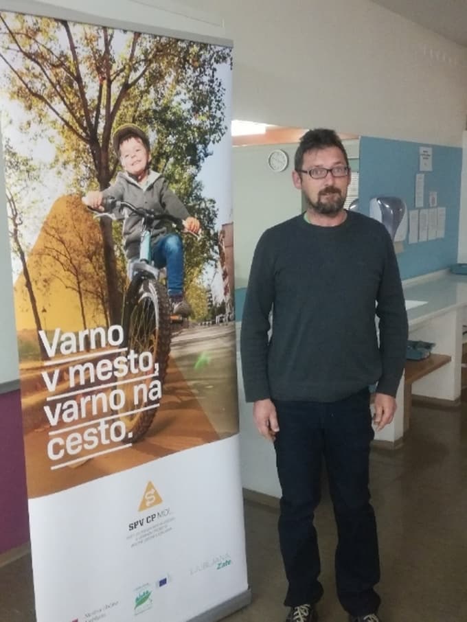 Preko Zavoda Varna pot Andrej Pegan v osnovnih in srednjih šolah pripoveduje svojo življenjsko zgodbo in o tem, kako je pomembno, da upoštevamo prometne predpise, ko sedemo za volan avtomobila ali na motor. Foto: Osebni arhiv