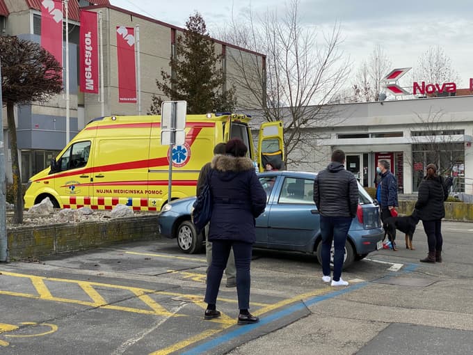 Mobilno hitro testiranje v Lenartu.