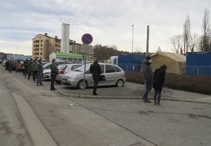 Čakajoči na Ptuju pravijo, da se želijo prepričati, ali so zdravi.