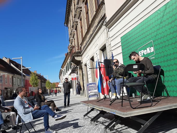 Združenje Epeka je oktobra lani organiziralo konferenco, kako najti zaposlitev in kateri poklici bodo iskani čez deset let. 