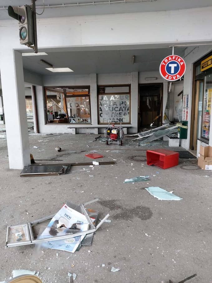 (FOTO) Znan je vzrok eksplozije na glavni celjski avtobusni postaji, tri osebe poškodovane