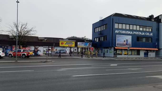 Gasilci in policisti na kraju eksplozije plina na avtobusni postaji v Celju 