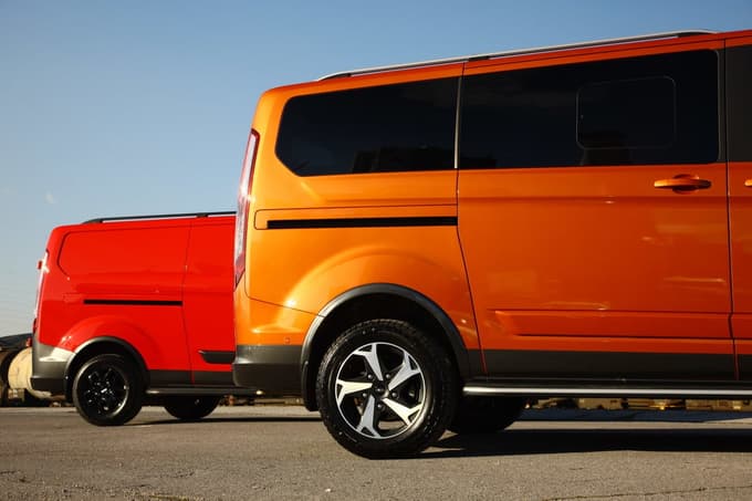 (FOTO) Pustolovska - tako pri Fordu označujejo novi različici tournea custom