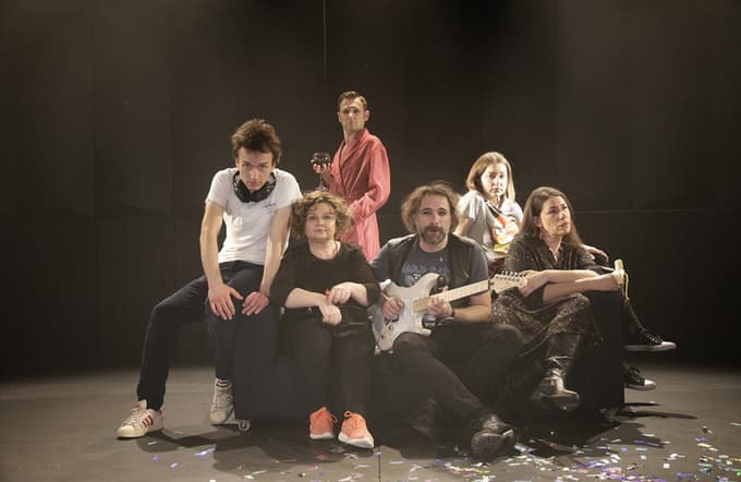 (KRITIKA SPLETNE PREDSTAVE) Zabavno, inteligentno, v novem formatu