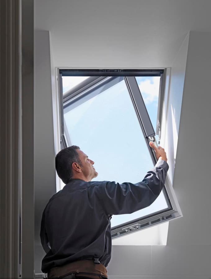 Pred sanacijo fasade je smiselno zamenjati stavbno pohištvo, torej okna in vrata.