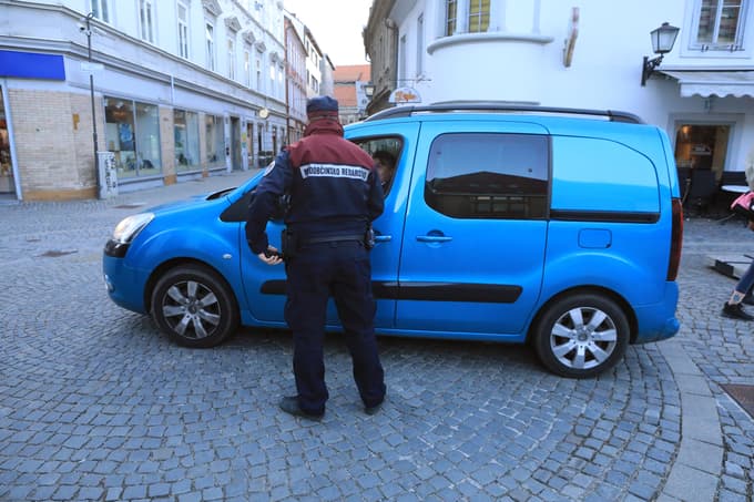 (FOTO) Redarji in policisti po (praznih) ulicah Maribora iskali kršitelje prometnih predpisov