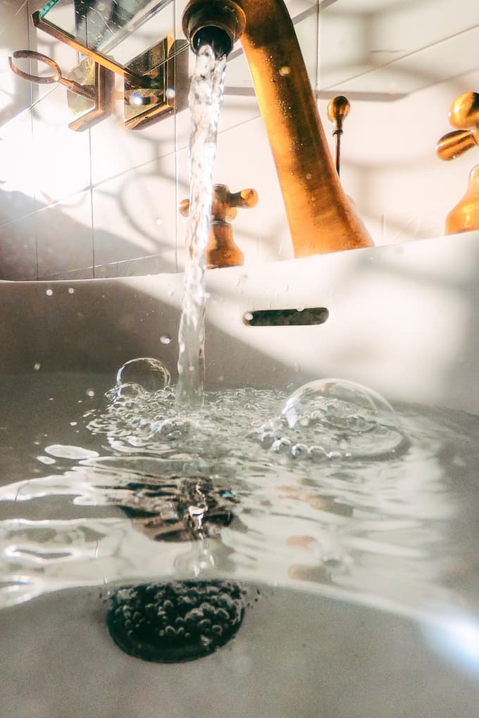 Kako z nizkimi stroški do vedno dovolj količine tople vode?