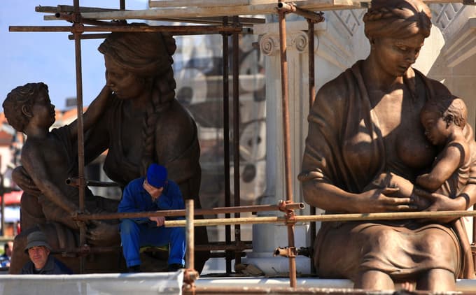 (POGLED) Maskiranje med Skopjem in Celovcem