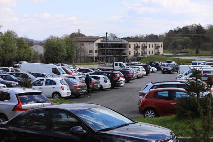 Do kdaj bo brezplačno parkirišče pod hotelom Habakuk, se sprašujejo obiskovalci Pohorja.