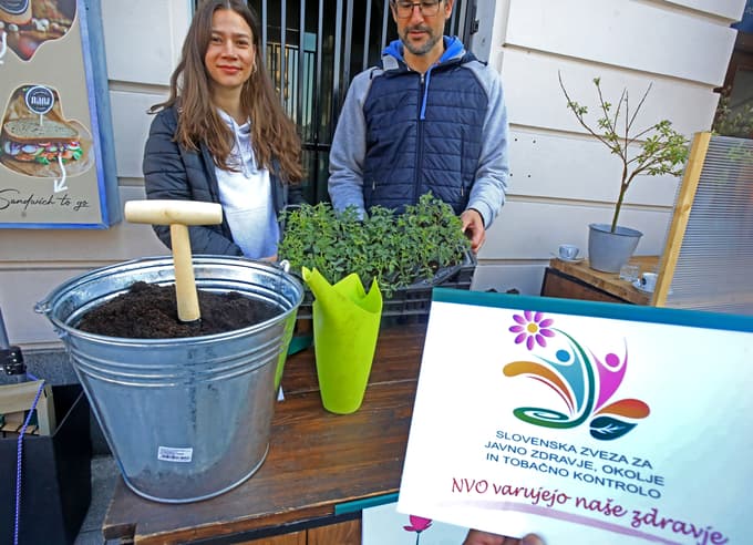 Dragana Mitrović in Miha Lovše na stojnici pred Nano.