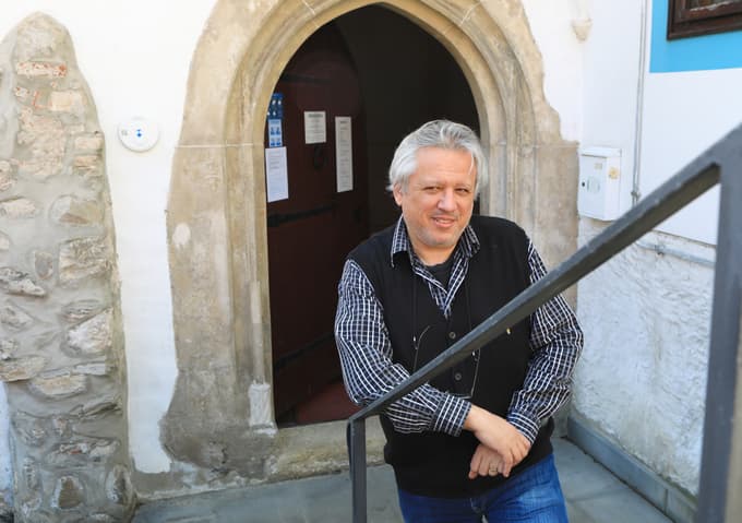 Boris Hajdinjak si prizadeva, da bi sinagoga dobila državni status, da bi bil v Mariboru center slovenske judovske kulturne dediščine. Foto: Sašo BIZJAK