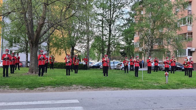Prvomajska budnica je ob 6. uri na Ptuju najprej zadonela med bloki. Foto: Hojka BERLIČ