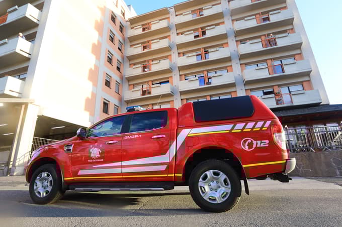 Pred Domom upokojencev Danice Vogrinec so za prvomajsko budnico poskrbeli gasilci.