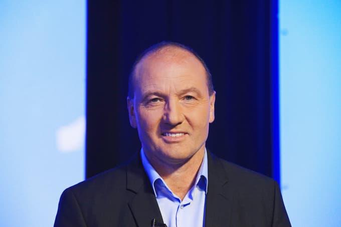 Poslanec SDS Marijan Pojbič je začel kot natakar, kasneje je bil tudi strojevodja v Palomi.